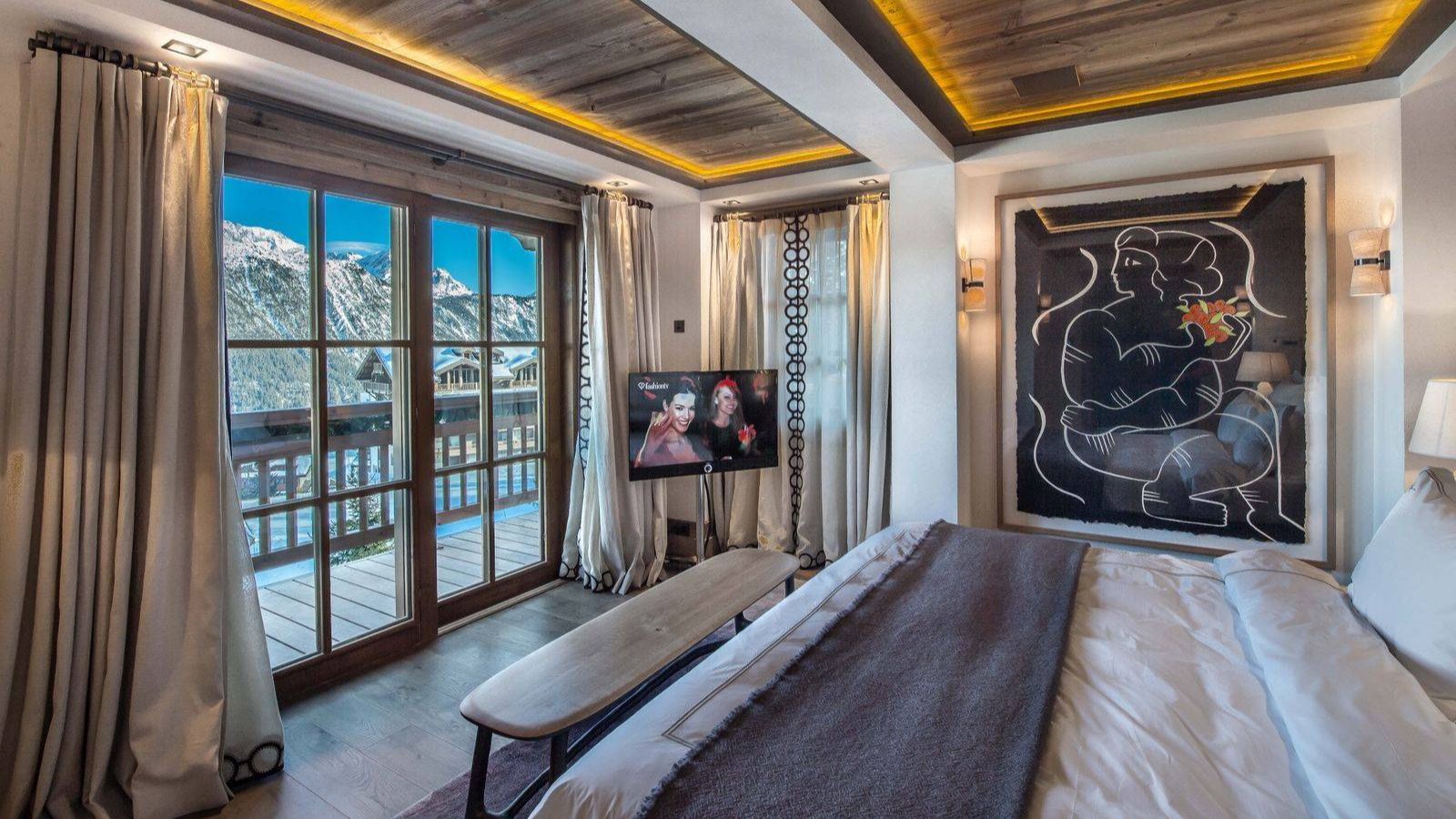 luxury-ski-chalets-courchevel-1850-cryst-ail-oxford-ski-bedroom (2).jpg