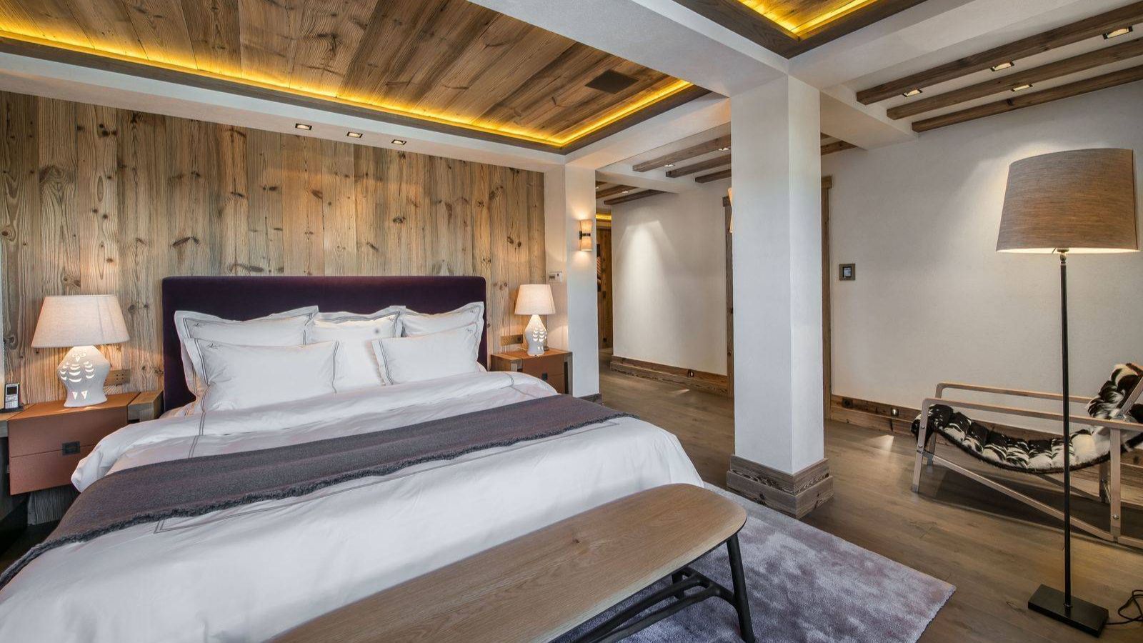 luxury-ski-chalets-courchevel-1850-cryst-ail-oxford-ski-bedroom (5).jpg