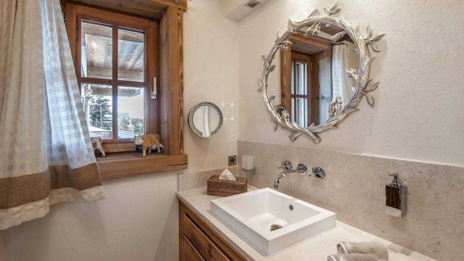 luxury-ski-chalets-courchevel-1850-cryst-ail-oxford-ski-bathroom (2).jpg