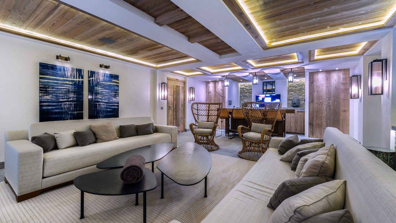 luxury-ski-chalets-courchevel-1850-cryst-ail-oxford-ski-bar-snug (1).jpg