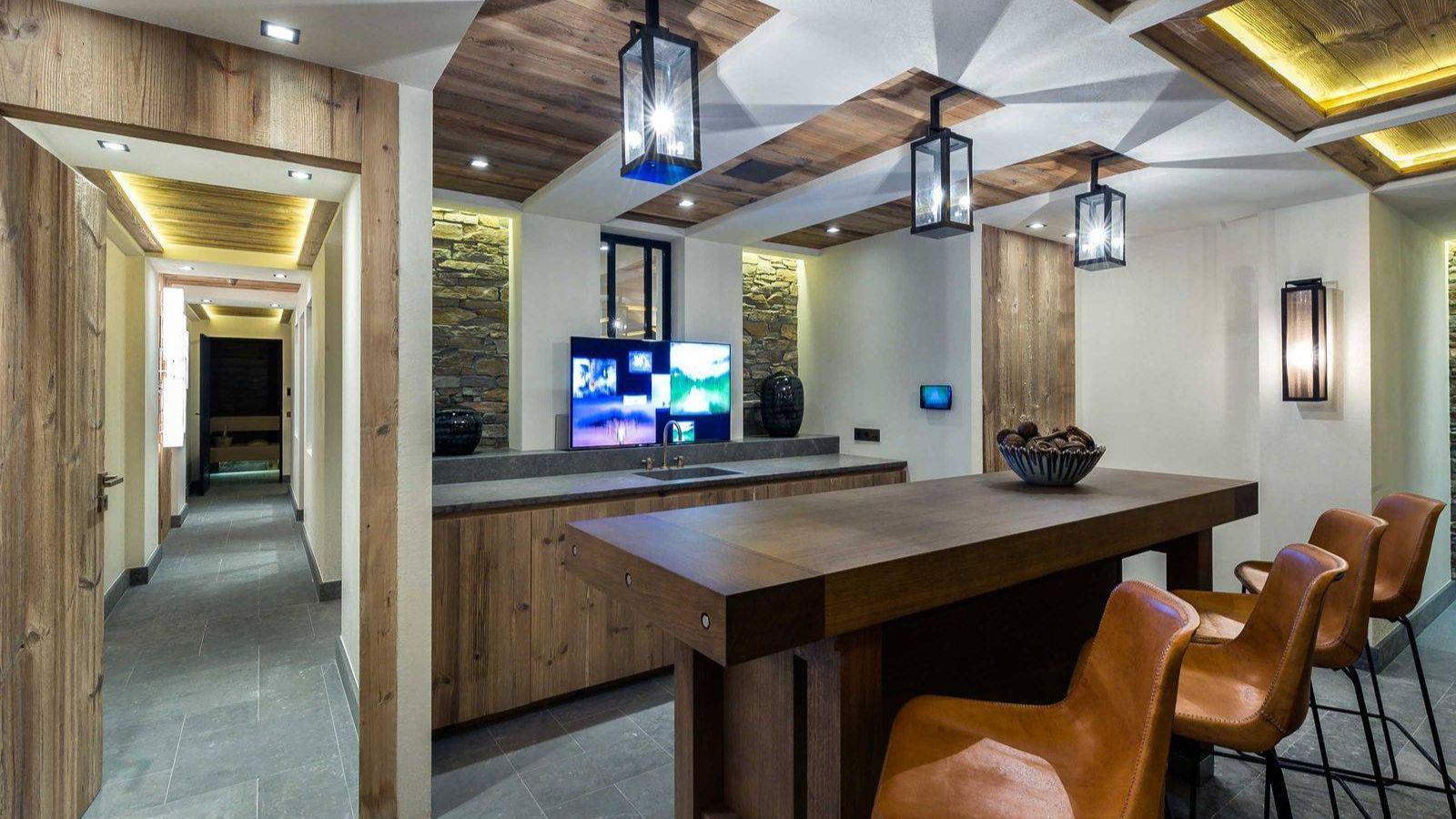 luxury-ski-chalets-courchevel-1850-cryst-ail-oxford-ski-bar-snug (2).jpg