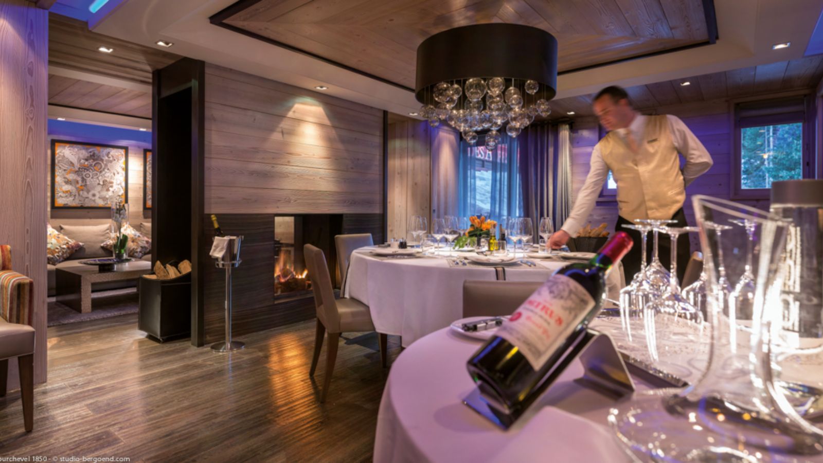 luxury-ski-chalets-courchevel-1850-apartment-amethyst-oxford-ski-dining (2).jpg