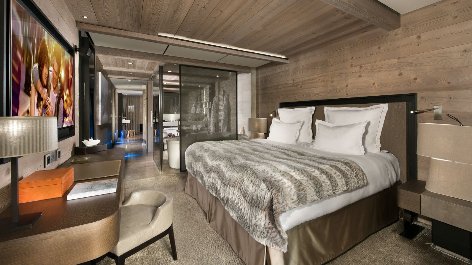 luxury-ski-chalets-courchevel-1850-apartment-amethyst-oxford-ski-bedroom (2).jpg