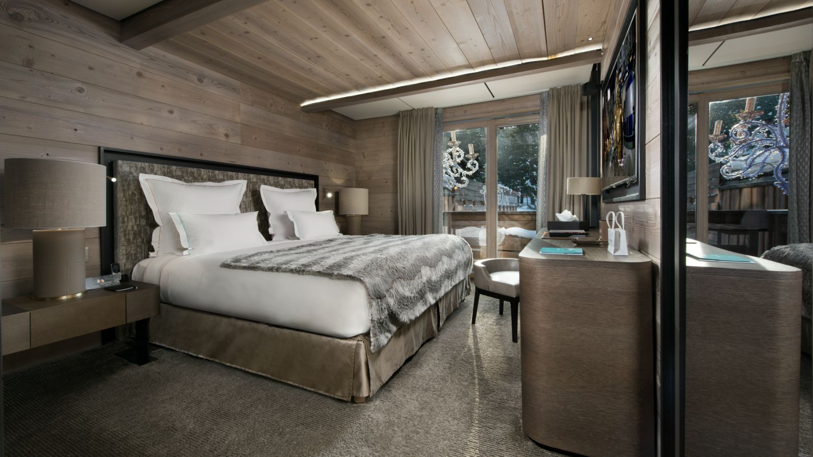 luxury-ski-chalets-courchevel-1850-beryl-apartment-oxford-ski-bedroom (3).jpg