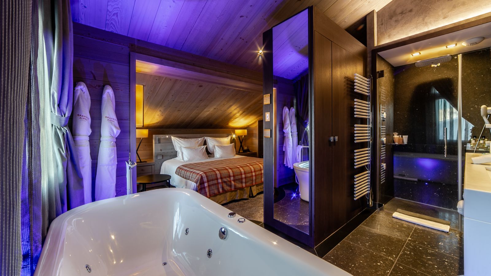 Luxury-ski-chalets-courchevel-1850-emerald-aprtment-oxford-ski (17).jpg