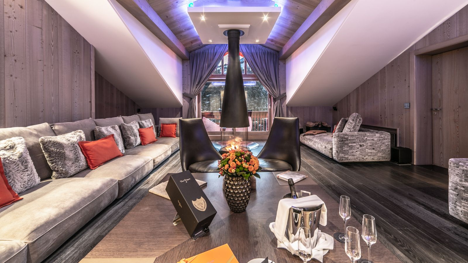 Luxury-ski-chalets-courchevel-1850-emerald-aprtment-oxford-ski-living-room (2).jpg