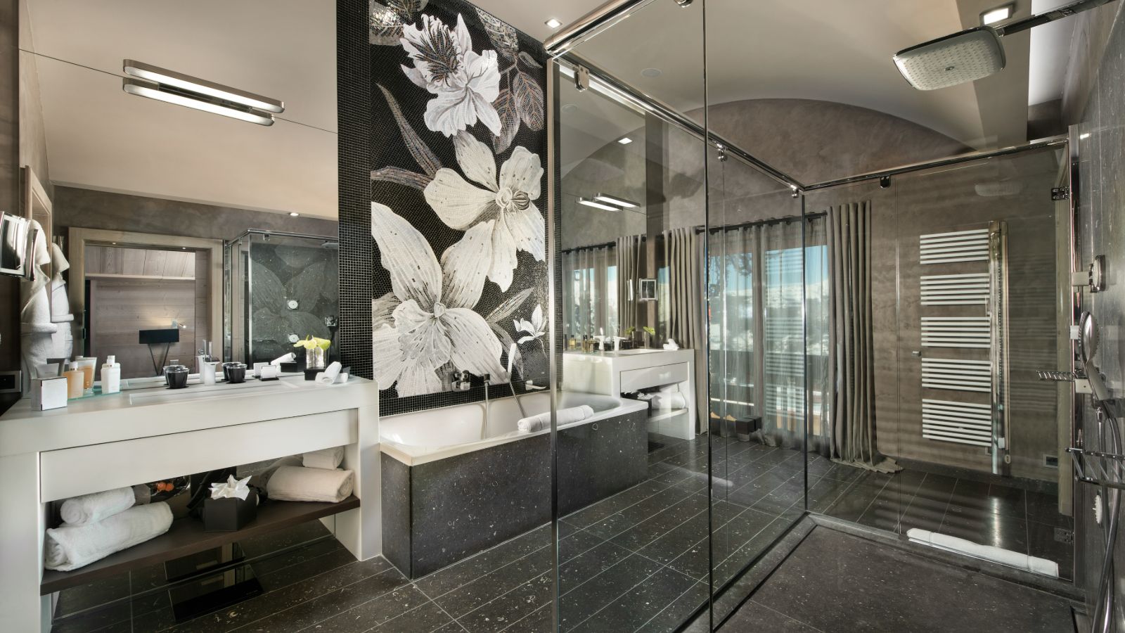 Luxury-ski-chalets-courchevel-1850-emerald-aprtment-oxford-ski-bathroom (3).jpg