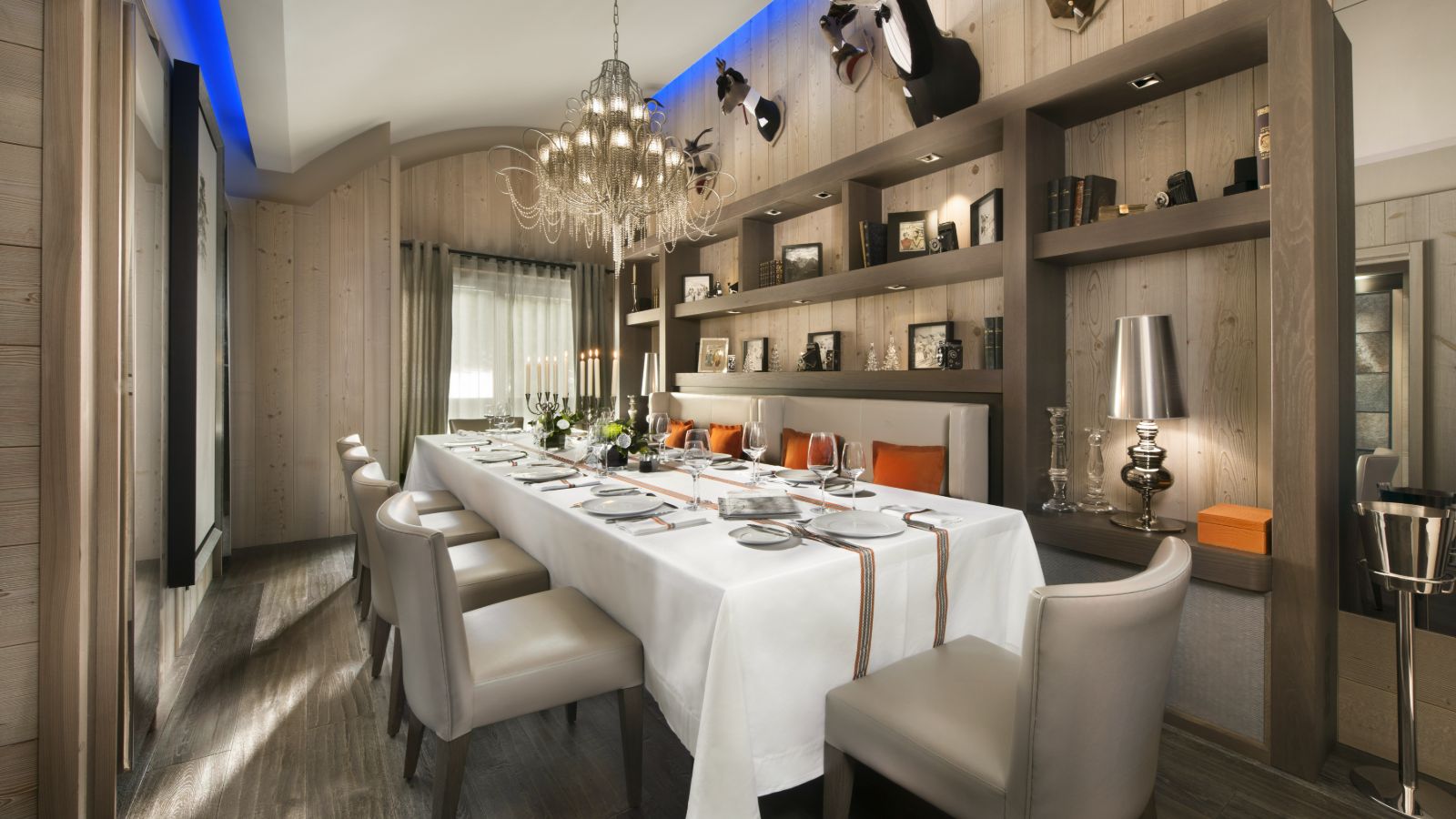 Luxury-ski-chalets-courchevel-1850-emerald-aprtment-oxford-ski-dining (1).jpg
