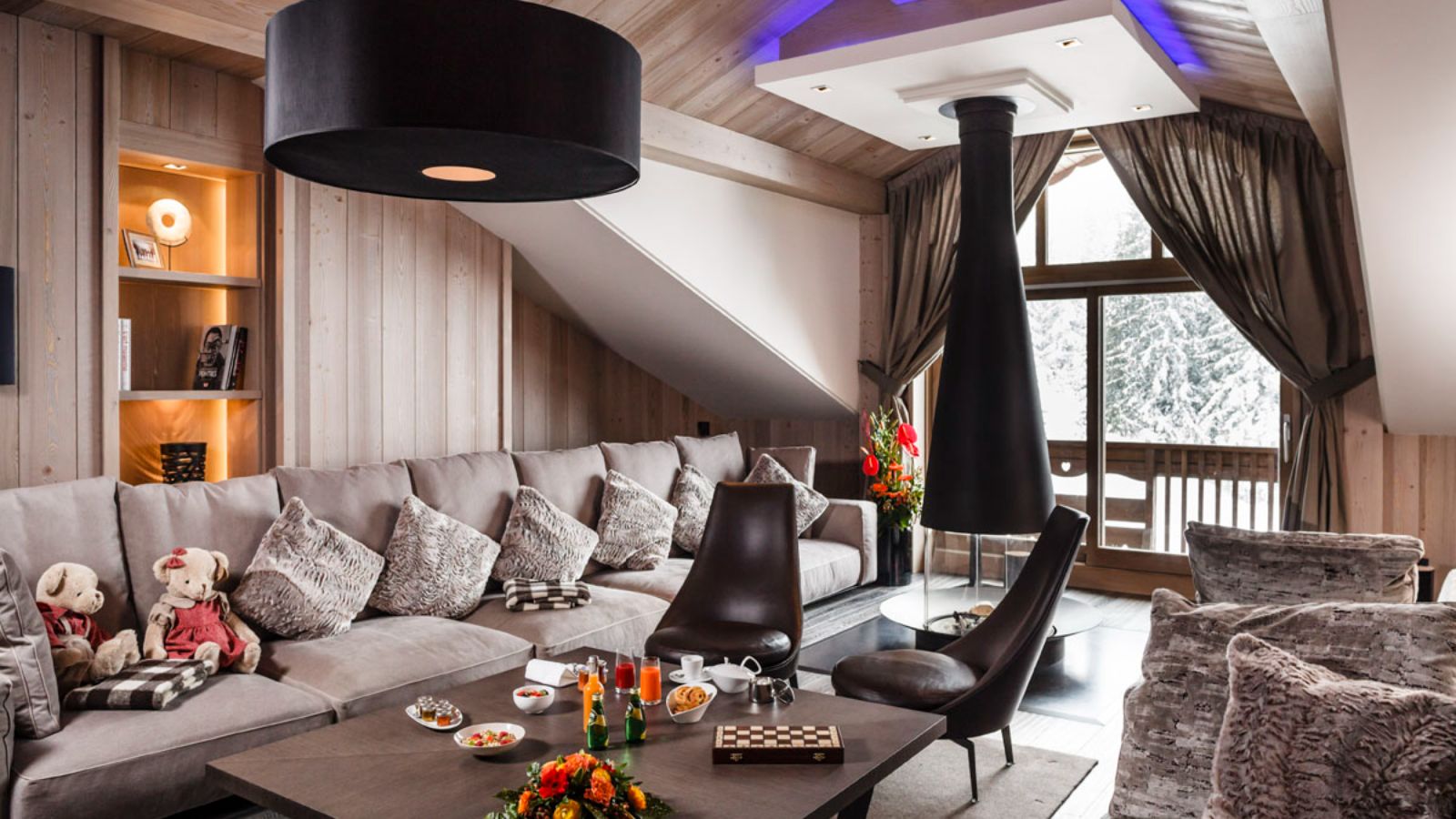 Luxury-ski-chalets-courchevel-1850-emerald-aprtment-oxford-ski-living-room (6).jpg