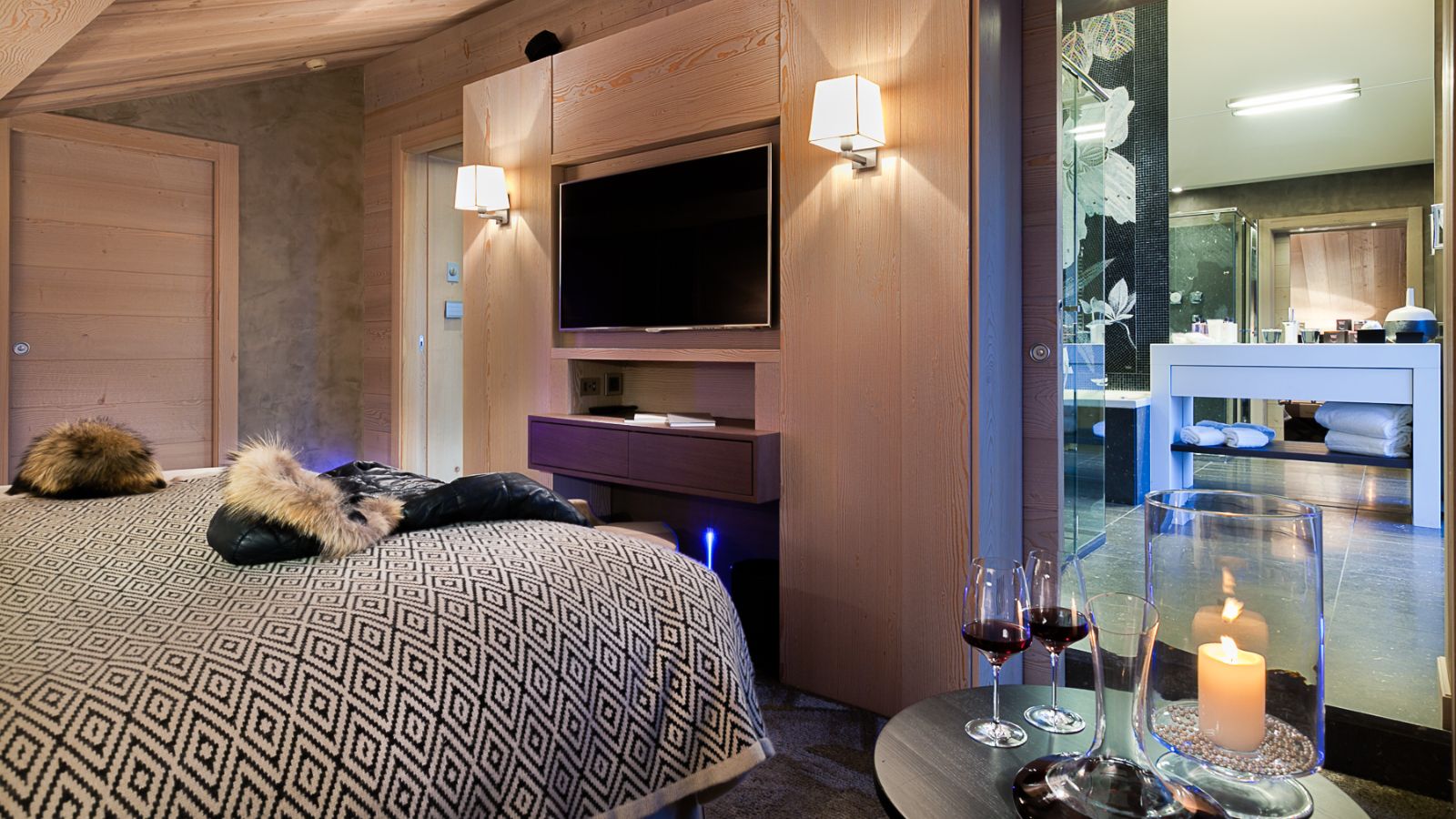 Luxury-ski-chalets-courchevel-1850-emerald-aprtment-oxford-ski-bedrooms (3).jpg