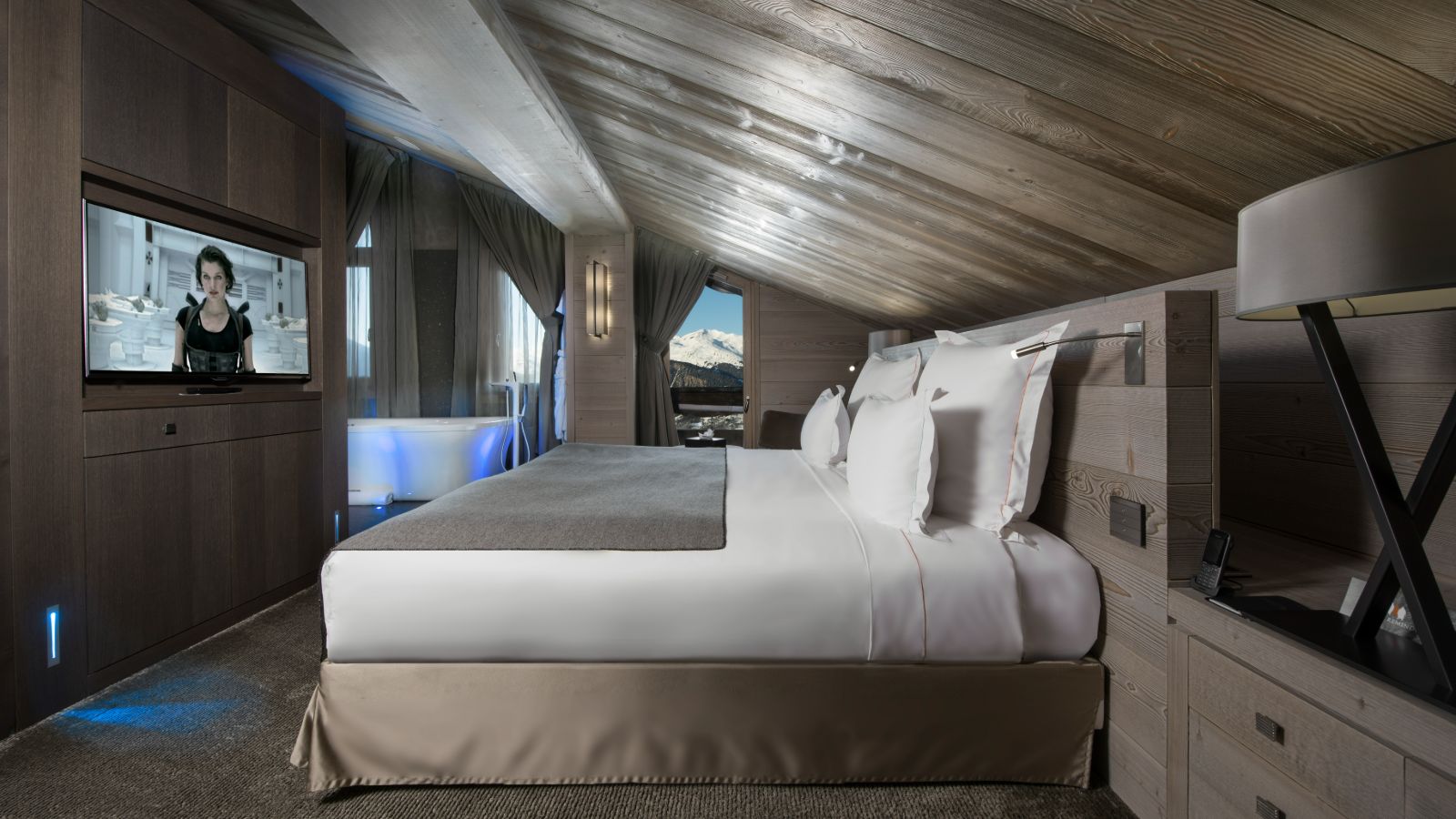 Luxury-ski-chalets-courchevel-1850-emerald-aprtment-oxford-ski-bedrooms (4).jpg