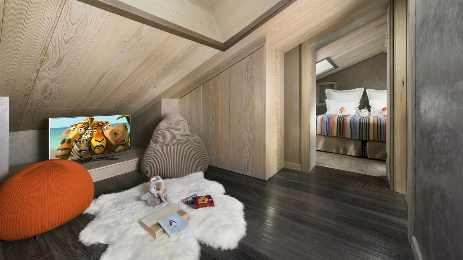 Luxury-ski-chalets-courchevel-1850-emerald-aprtment-oxford-ski (11).jpg