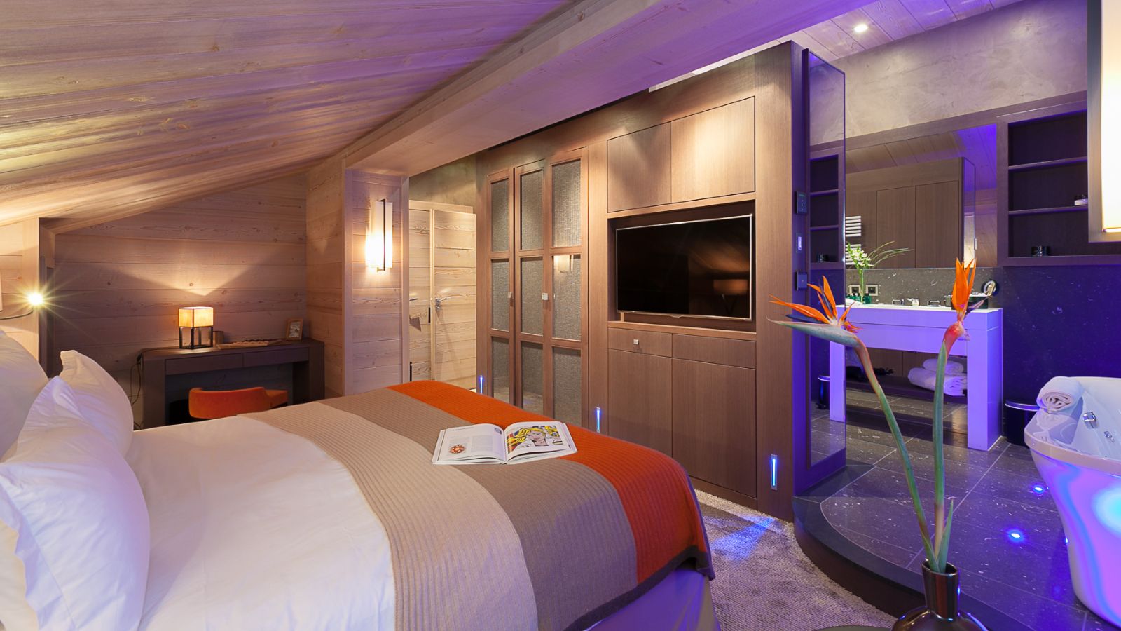 Luxury-ski-chalets-courchevel-1850-emerald-aprtment-oxford-ski-bedrooms (5).jpg