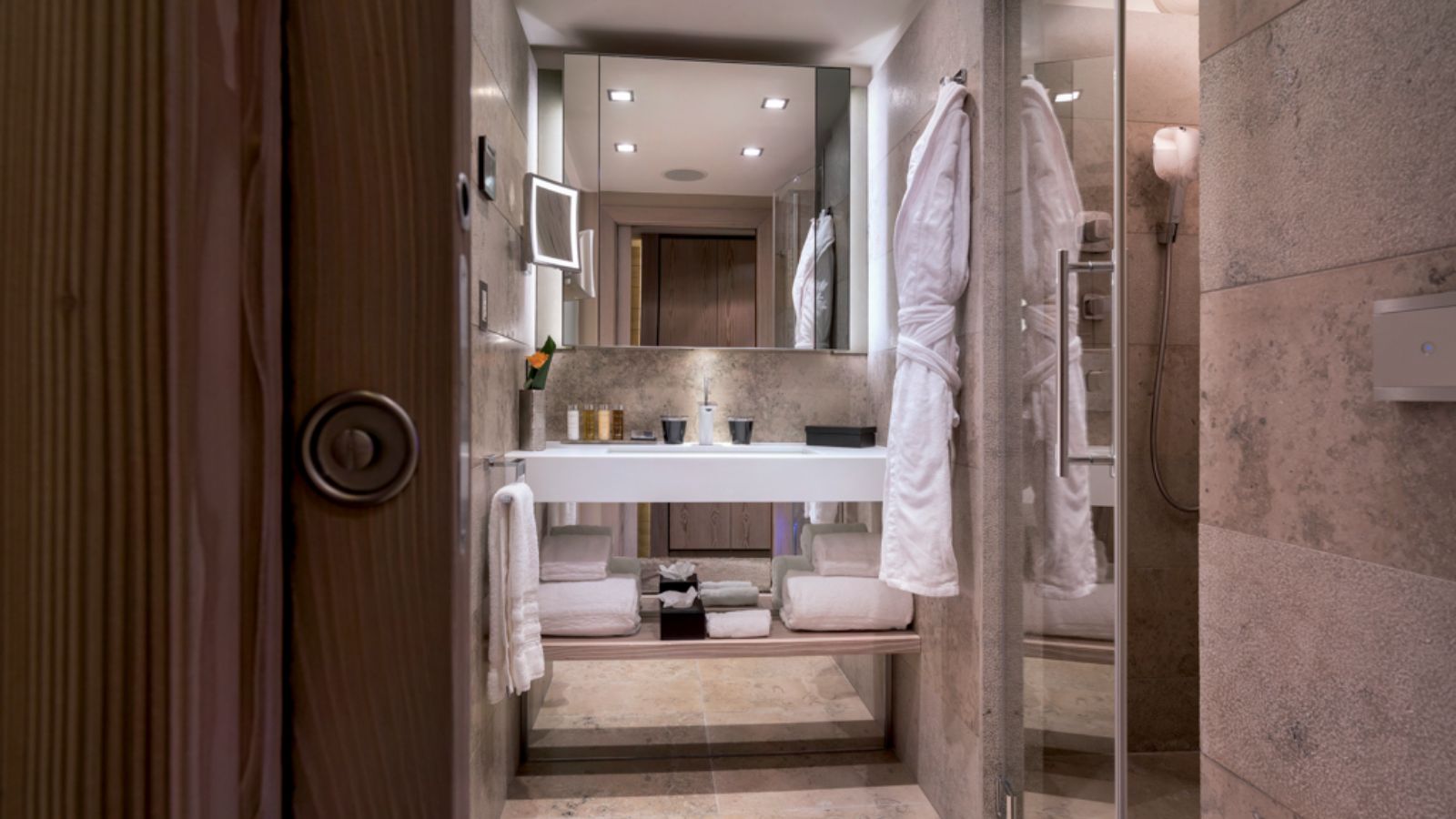 luxury-ski-chalets-courchevel-1850-garnet-apartment-oxford-ski-bathroom (1).jpg