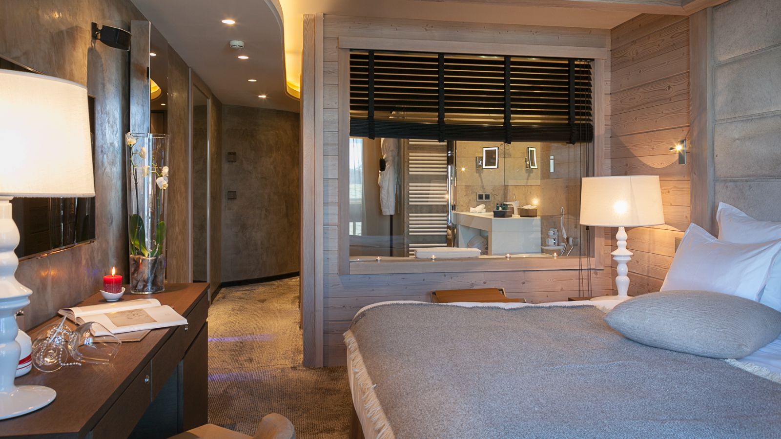 luxury-ski-chalets-courchevel-1850-garnet-apartment-oxford-ski-bedroom (2).jpg