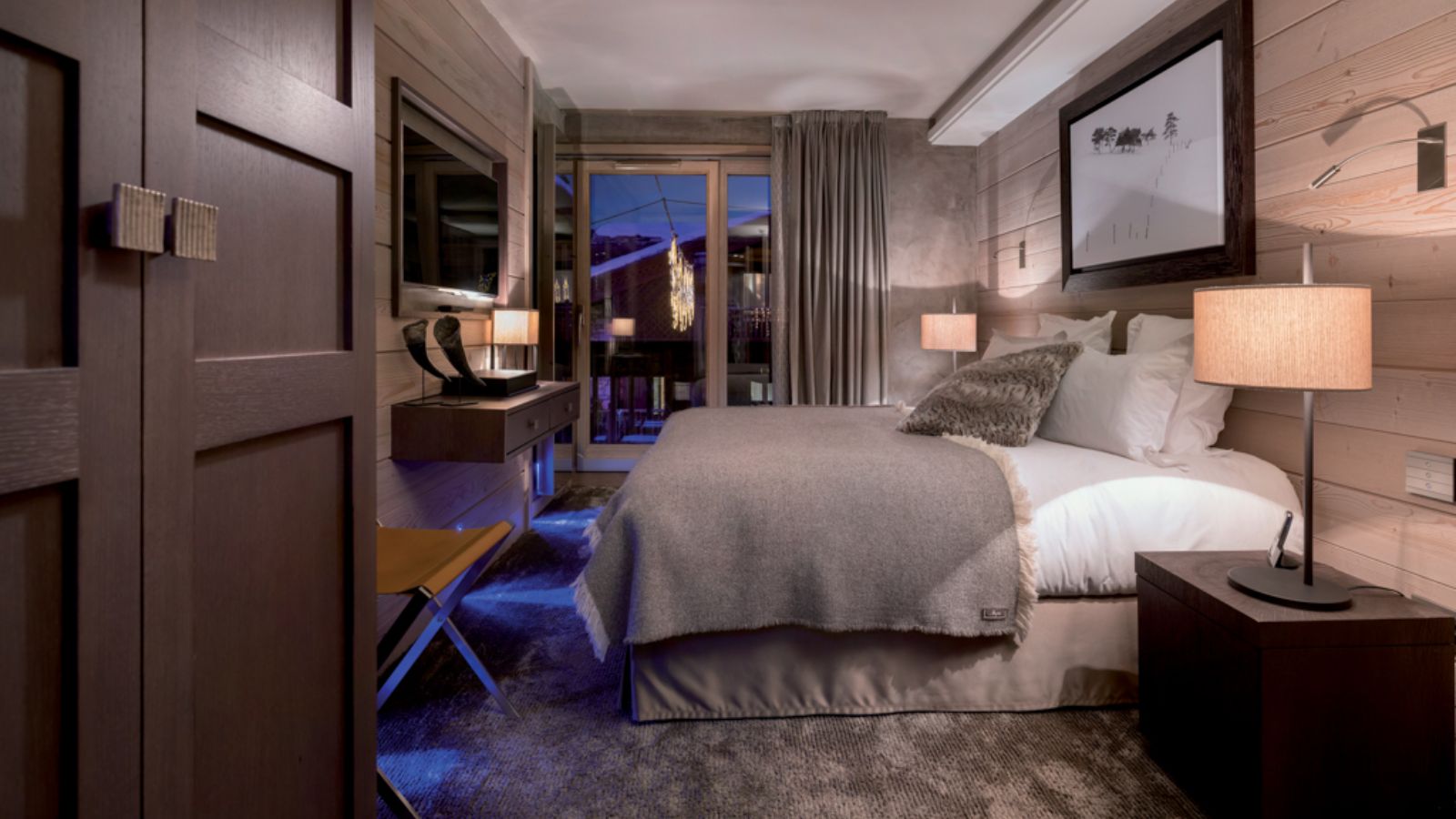 luxury-ski-chalets-courchevel-1850-apartment-jade-oxford-ski-bedroom (1).jpg