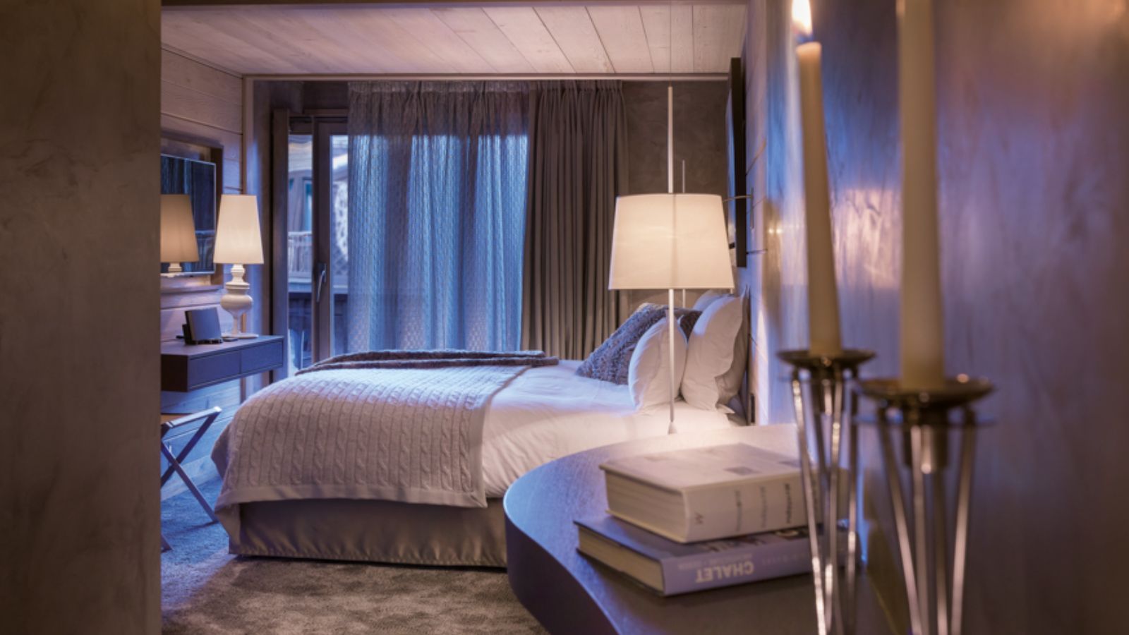 luxury-ski-chalets-courchevel-1850-apartment-jade-oxford-ski-bedroom (5).jpg