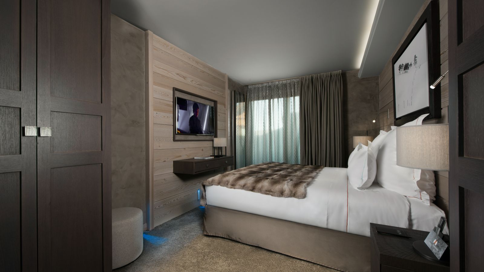 luxury-ski-chalets-courchevel-1850-apartment-jade-oxford-ski-bedroom (6).jpg