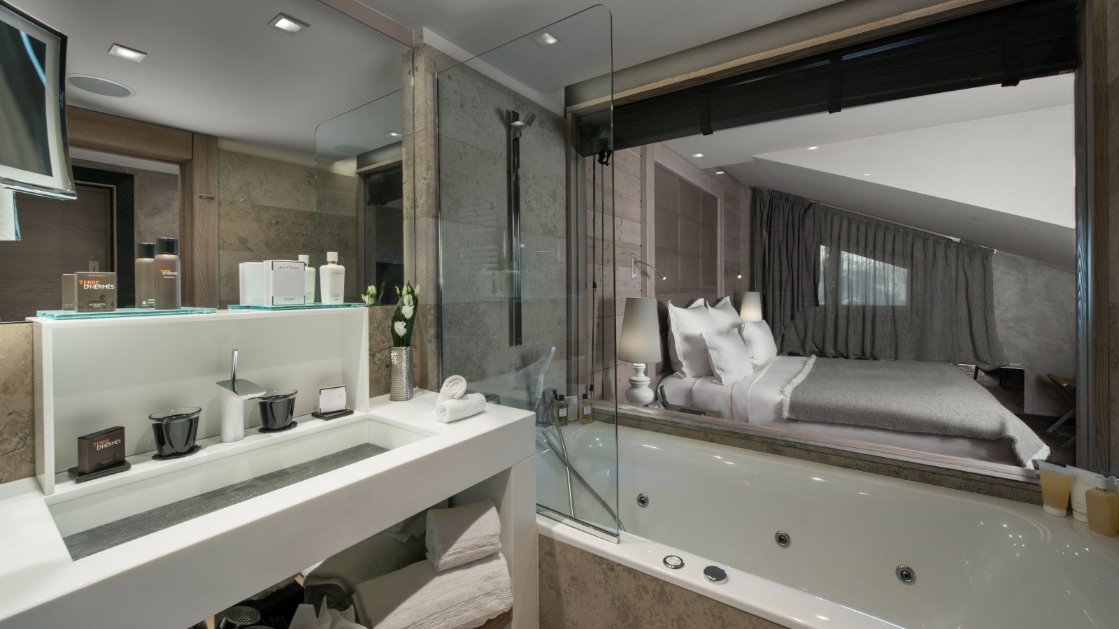 luxury-ski-chalets-courchevel 1850-apartment-serpentine-oxford-ski-bathroom (8).jpg