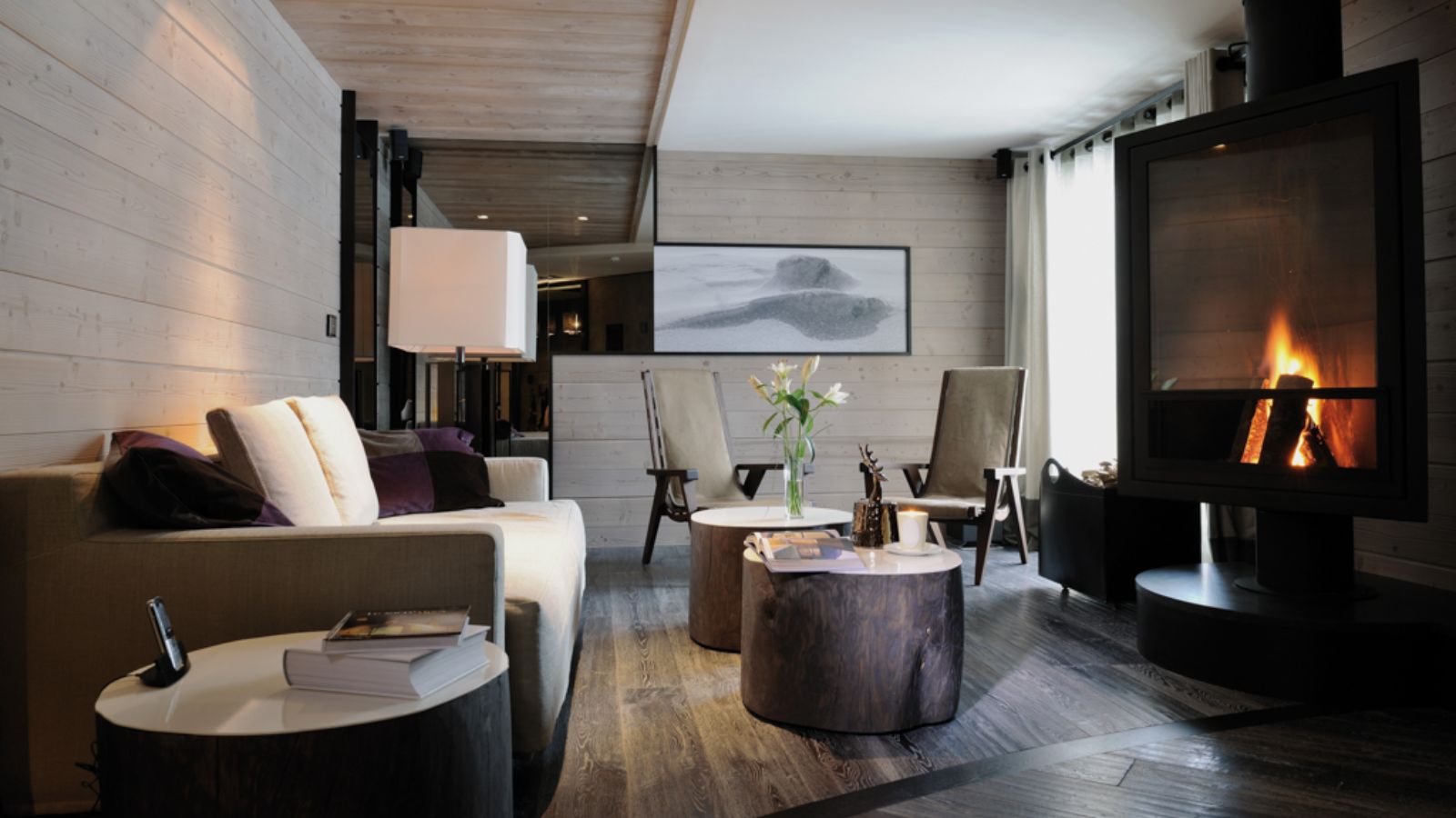 luxury-ski-chalets-courchevel 1850-apartment-serpentine-oxford-ski-living-room (2).jpg
