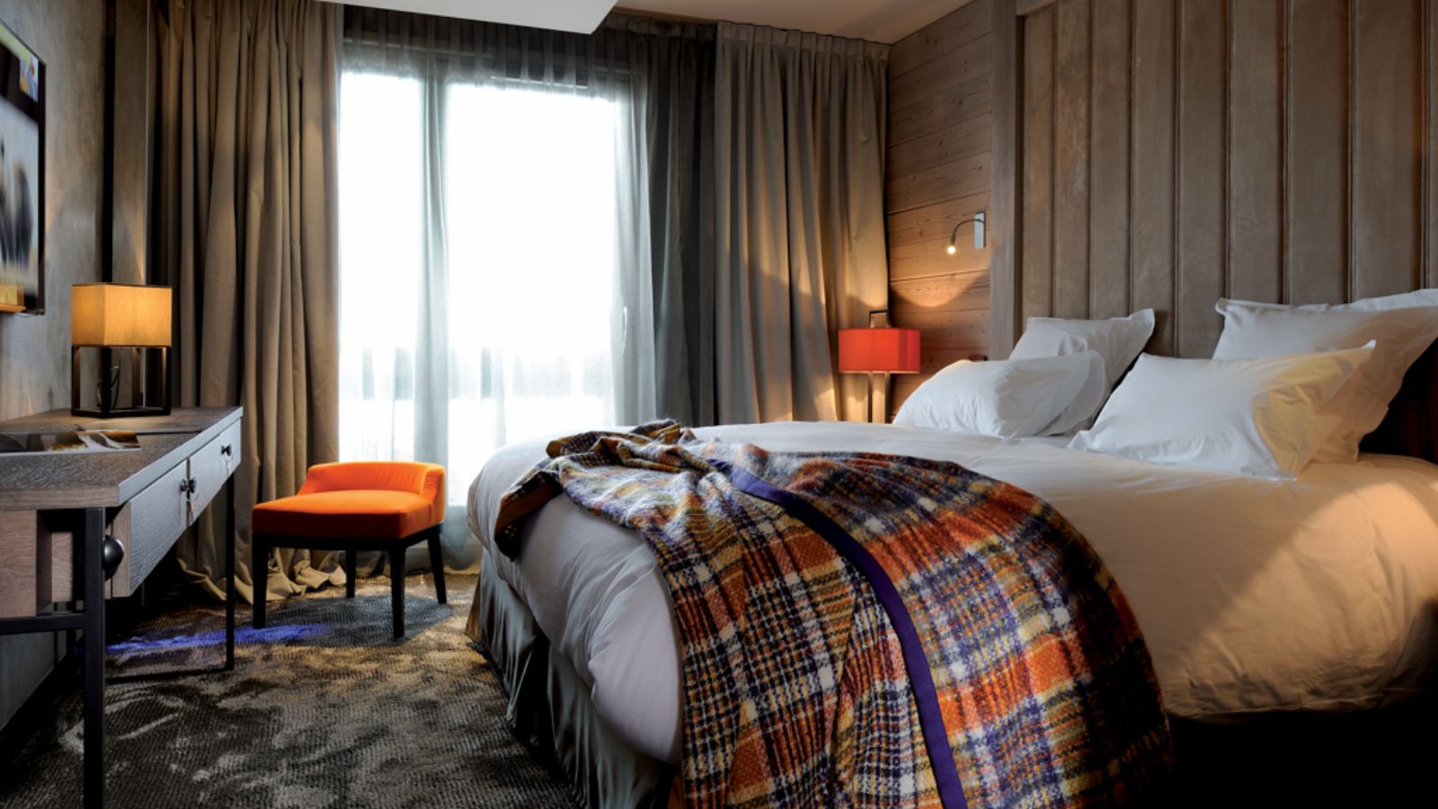 luxury-ski-chalets-courchevel-1850-apartment-topaz-oxford-ski-bedroom (2).jpg