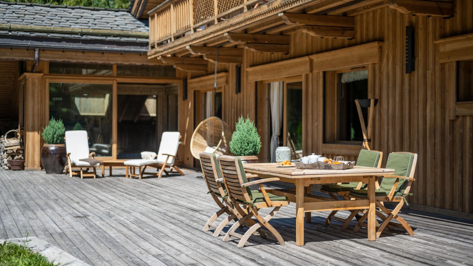 luxury-ski-chalets-meribel-chalet-tyrosolios-oxford-ski (4).jpg