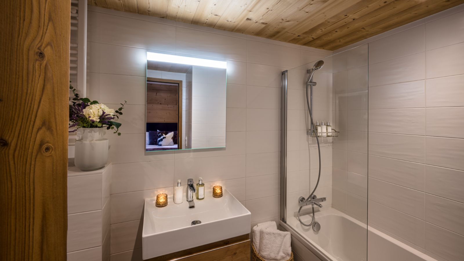 Luxury-Ski-Chalet-Morzine-Chalet-Tournesol-Oxford-Ski-Bathroom.jpg