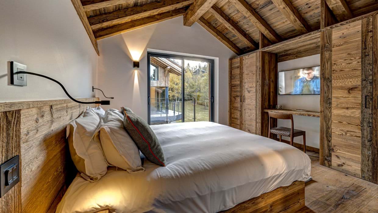 Luxury-Ski-Chalet-Chamonix-Cotes-Lavancher-Oxford-Ski-Bedroom (29).jpg