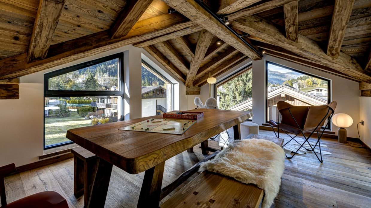 Luxury-Ski-Chalet-Chamonix-Cotes-Lavancher-Oxford-Ski-Desk.jpg