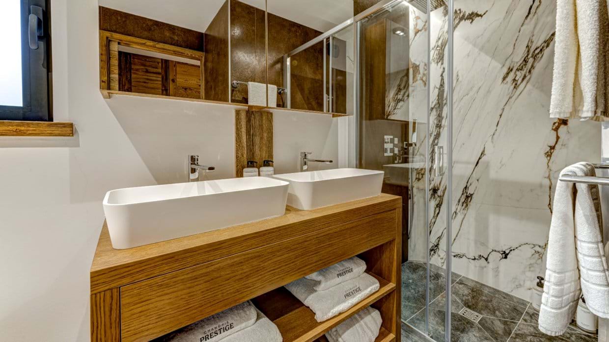 Luxury-Ski-Chalet-Chamonix-Cotes-Lavancher-Oxford-Ski-Bathroom.jpg