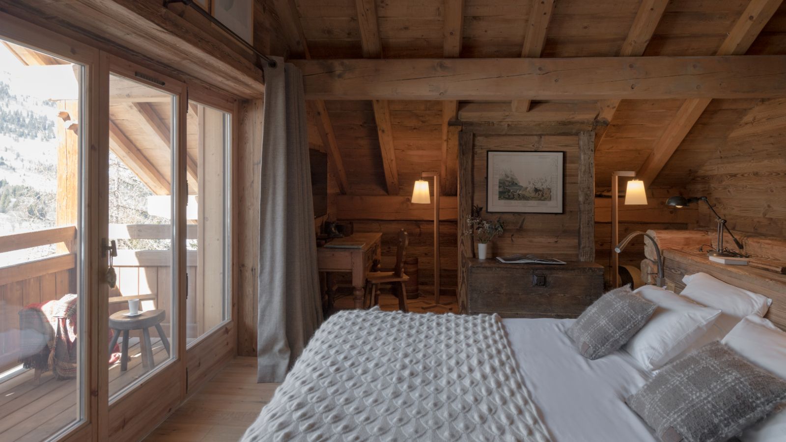 Luxury-Ski-Chalet-Meribel-Lodge SHL-Oxford-Ski-Bedroom (5).jpg