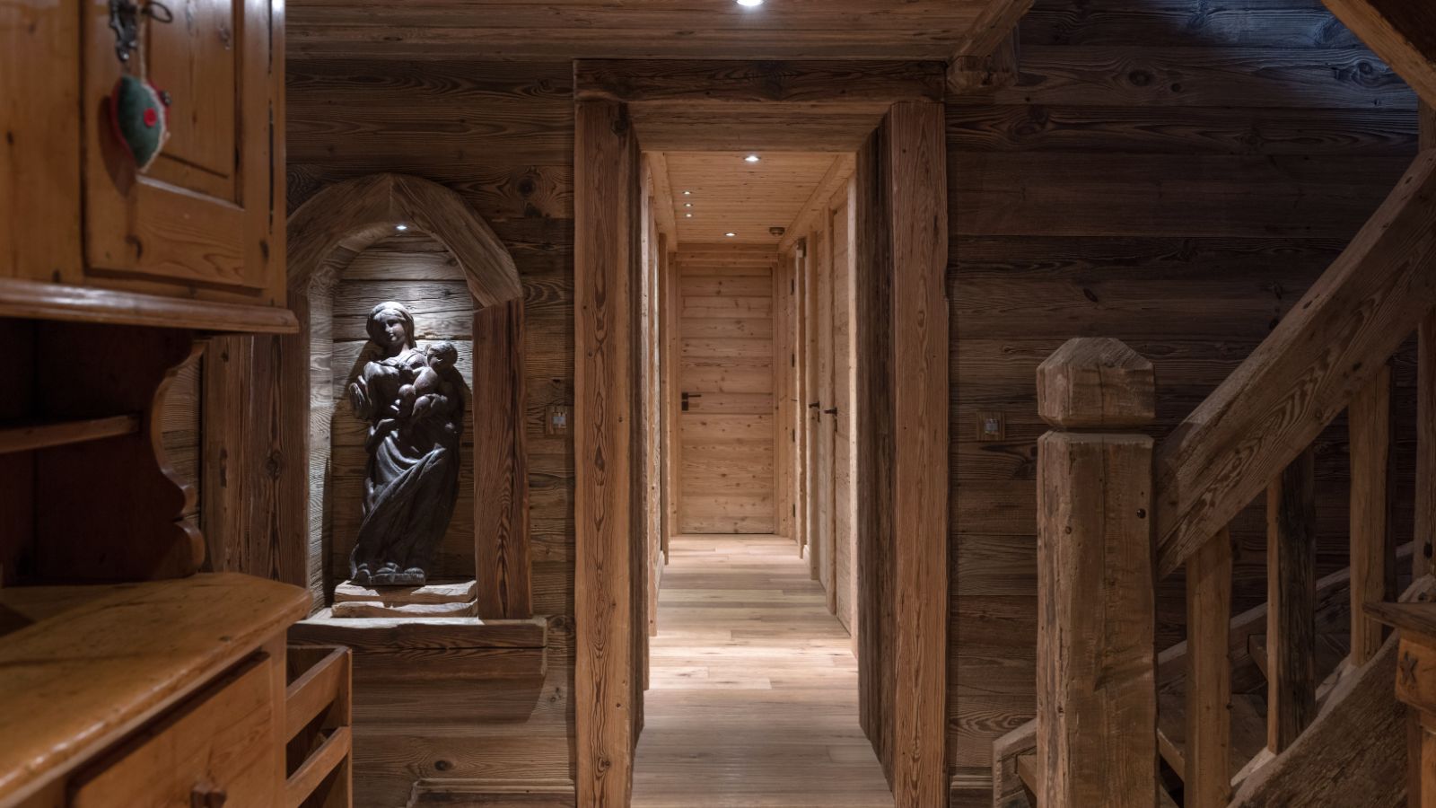 Luxury-Ski-Chalet-Meribel-Lodge SHL-Oxford-Ski-Hall.jpg