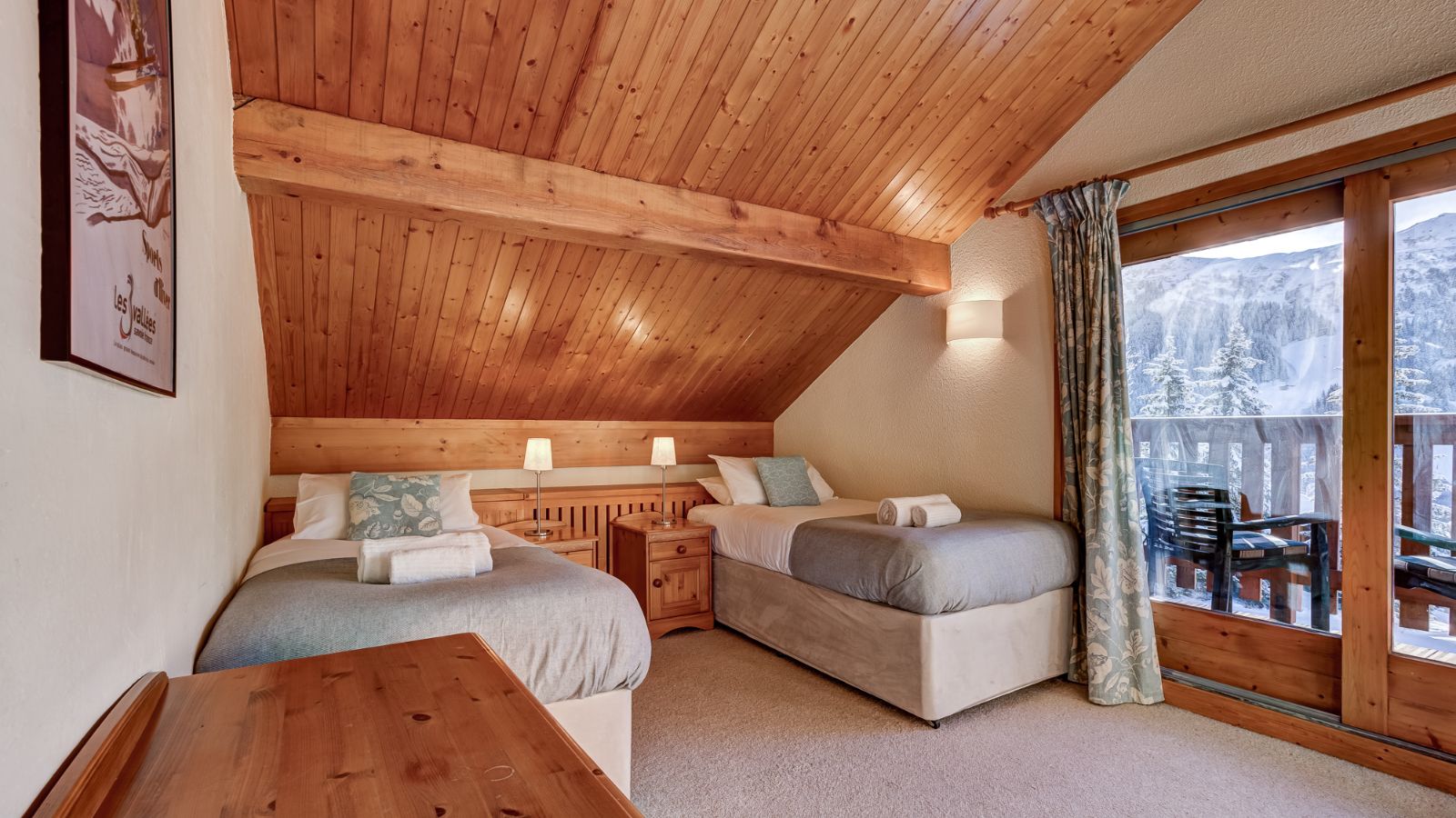 Luxury-ski-chalet-meribel-chalet-veronica-oxford-ski-bedroom (5).jpg