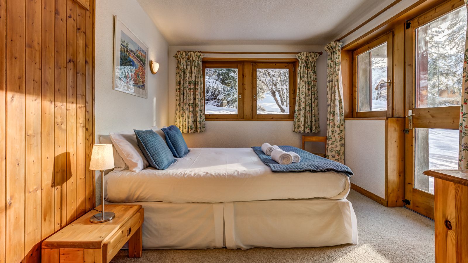 Luxury-ski-chalet-meribel-chalet-veronica-oxford-ski-bedroom.jpg