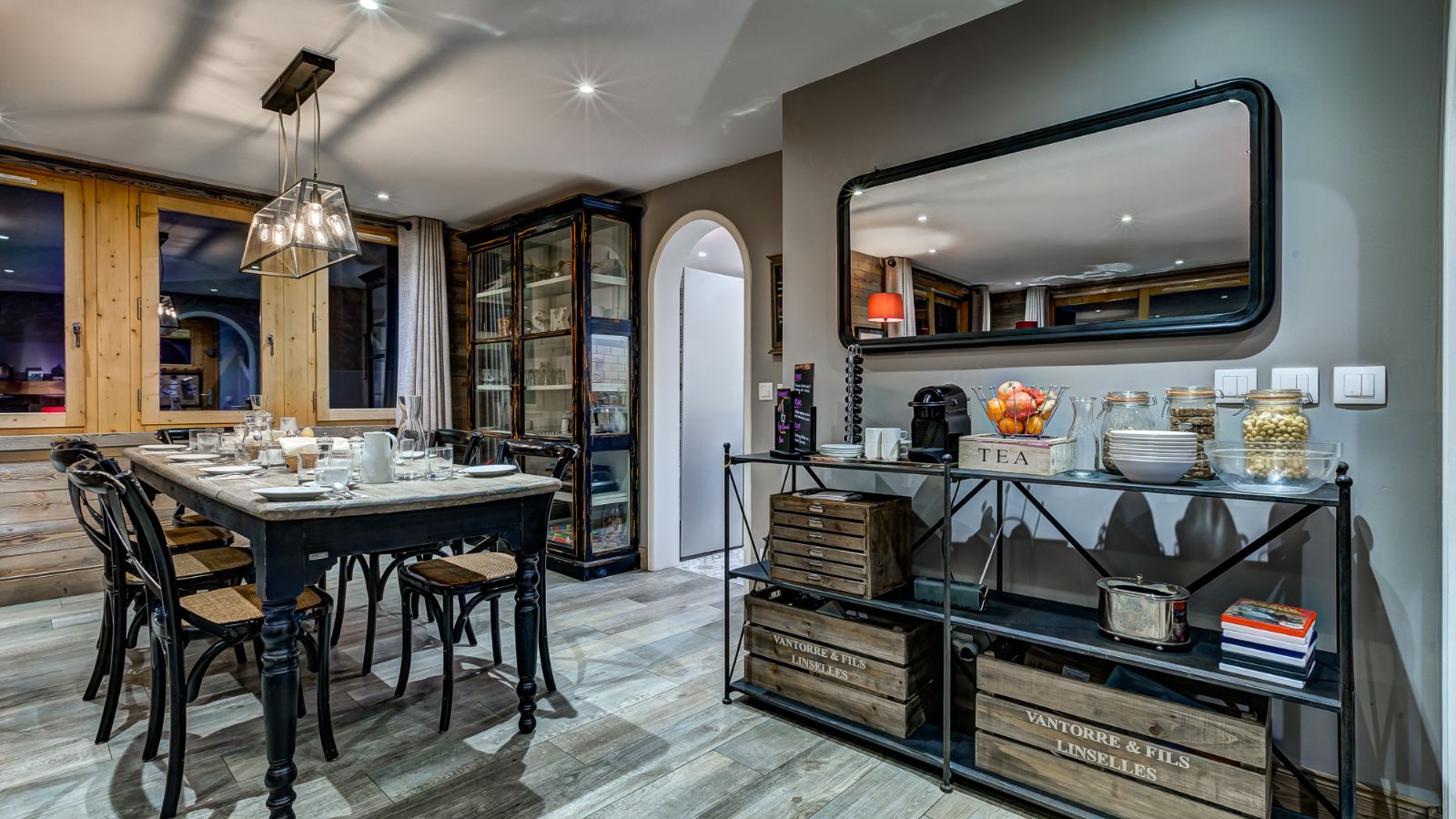 Luxury-ski-chalet-meribel-chalet-quatre meules-oxford-ski-dining.jpg