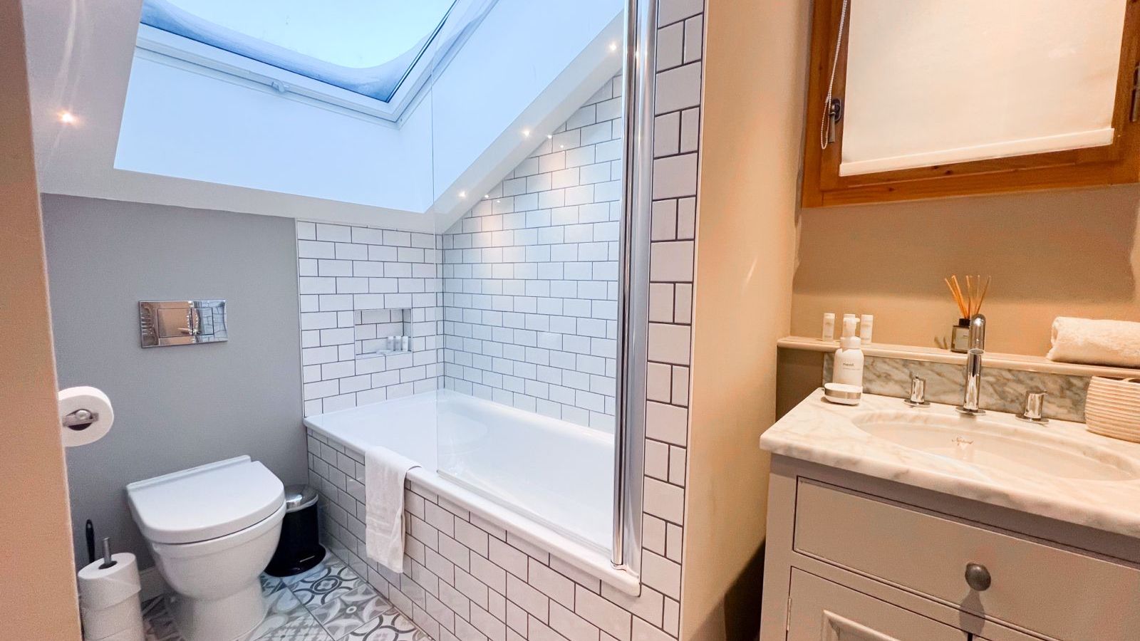 Luxury-ski-chalet-meribel-chalet-quatre meules-oxford-ski-bathroom.JPG