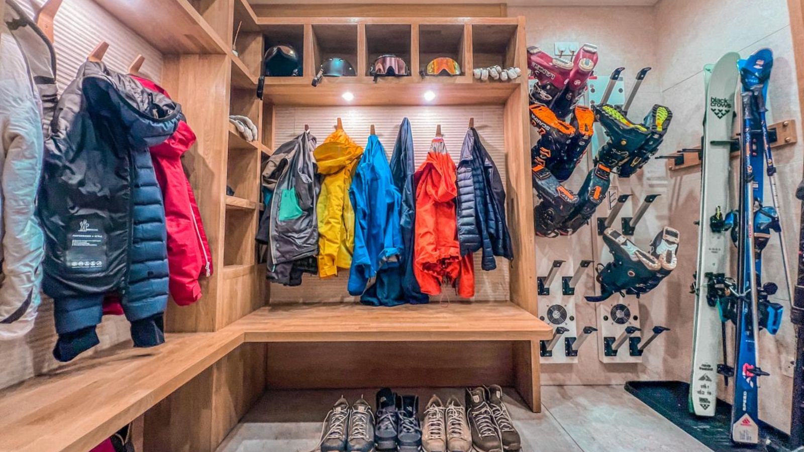 Luxury-ski-chalet-meribel-chalet-quatre meules-oxford-ski-ski locker.JPG