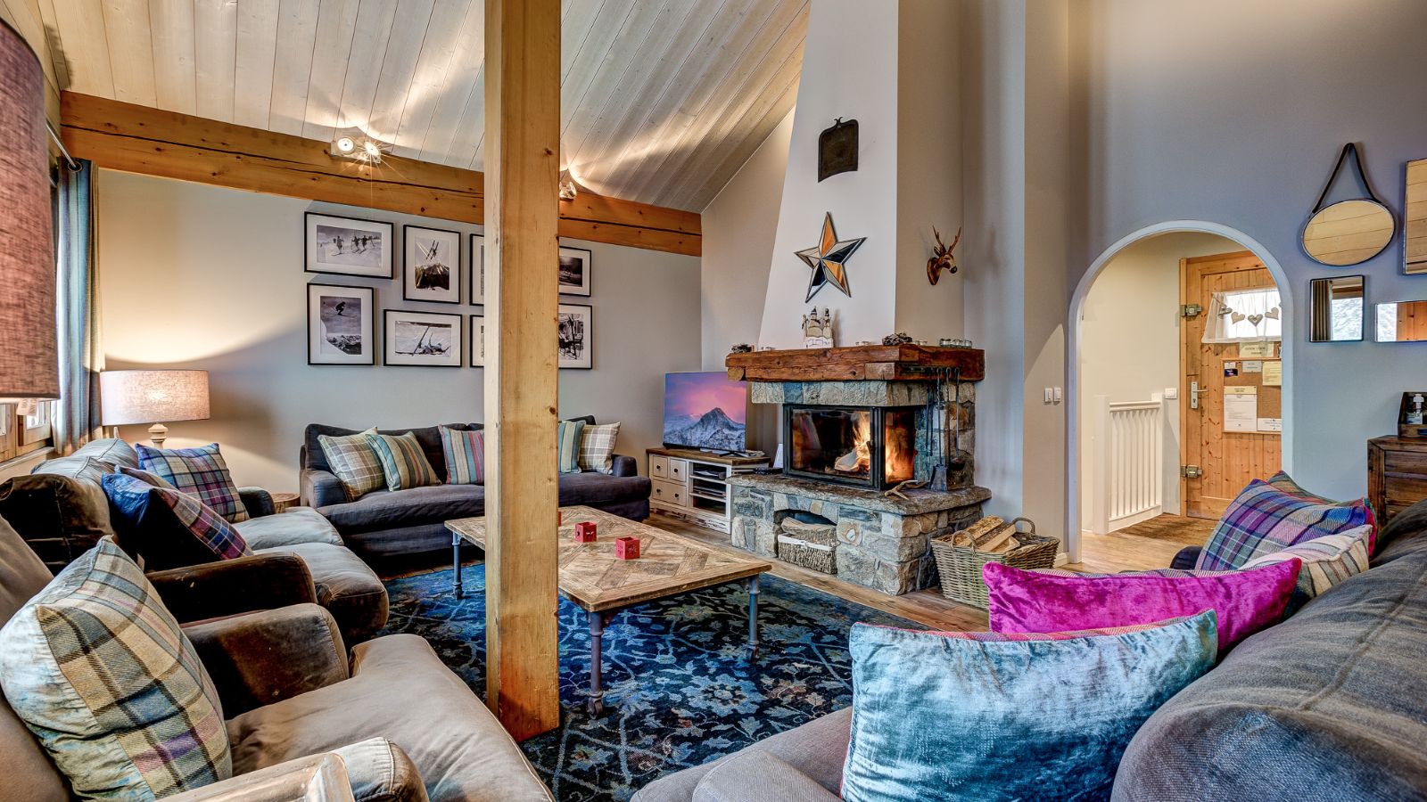 Luxury-ski-chalet-meribel-chalet-pasarale-oxford-ski-living room.jpg