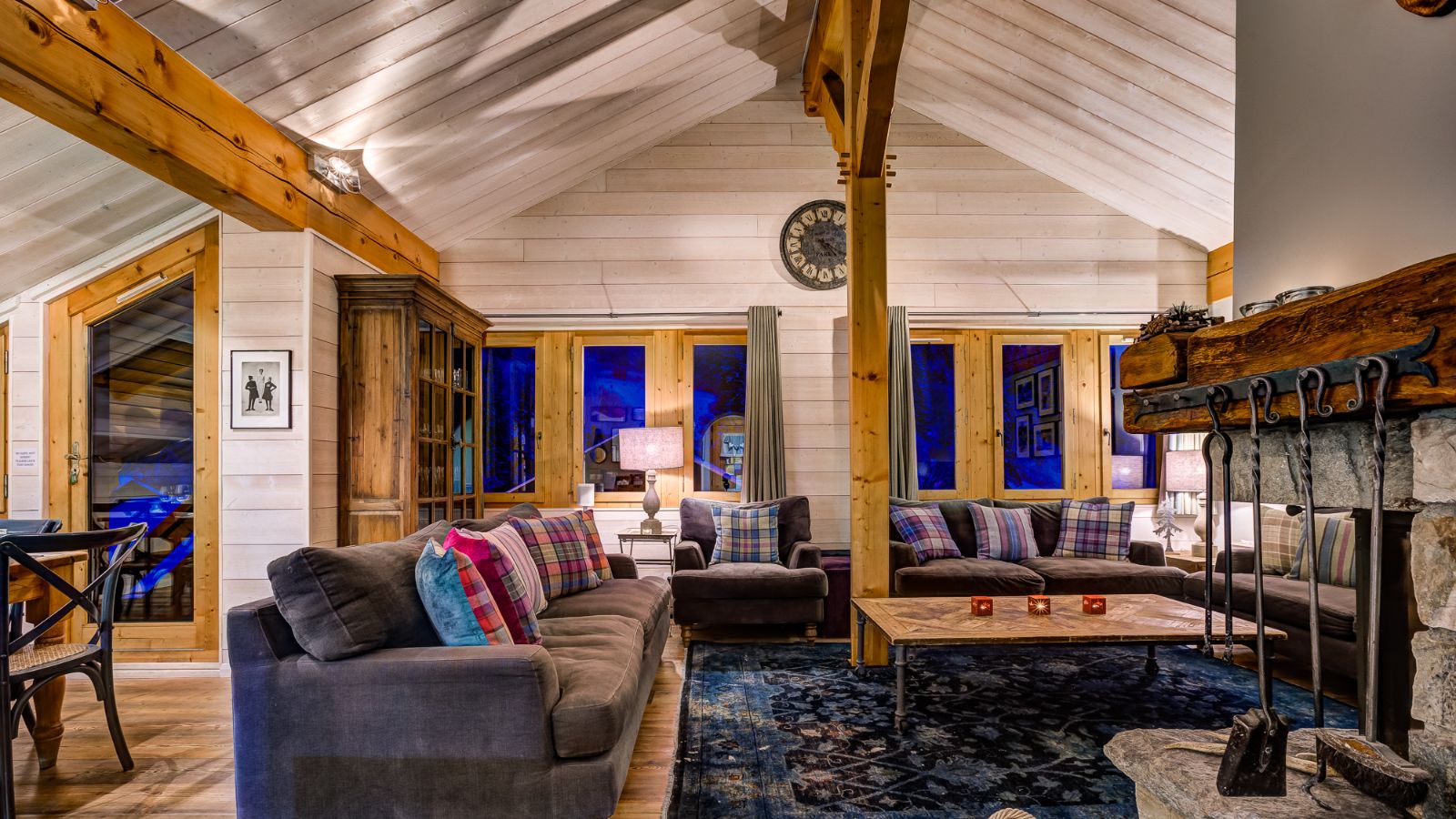 Luxury-ski-chalet-meribel-chalet-pasarale-oxford-ski-sitting room.jpg