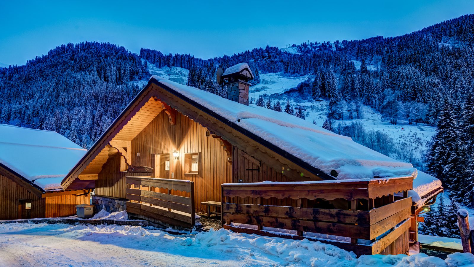 Luxury-ski-chalet-meribel-chalet-pasarale-oxford-ski-exterior.jpg