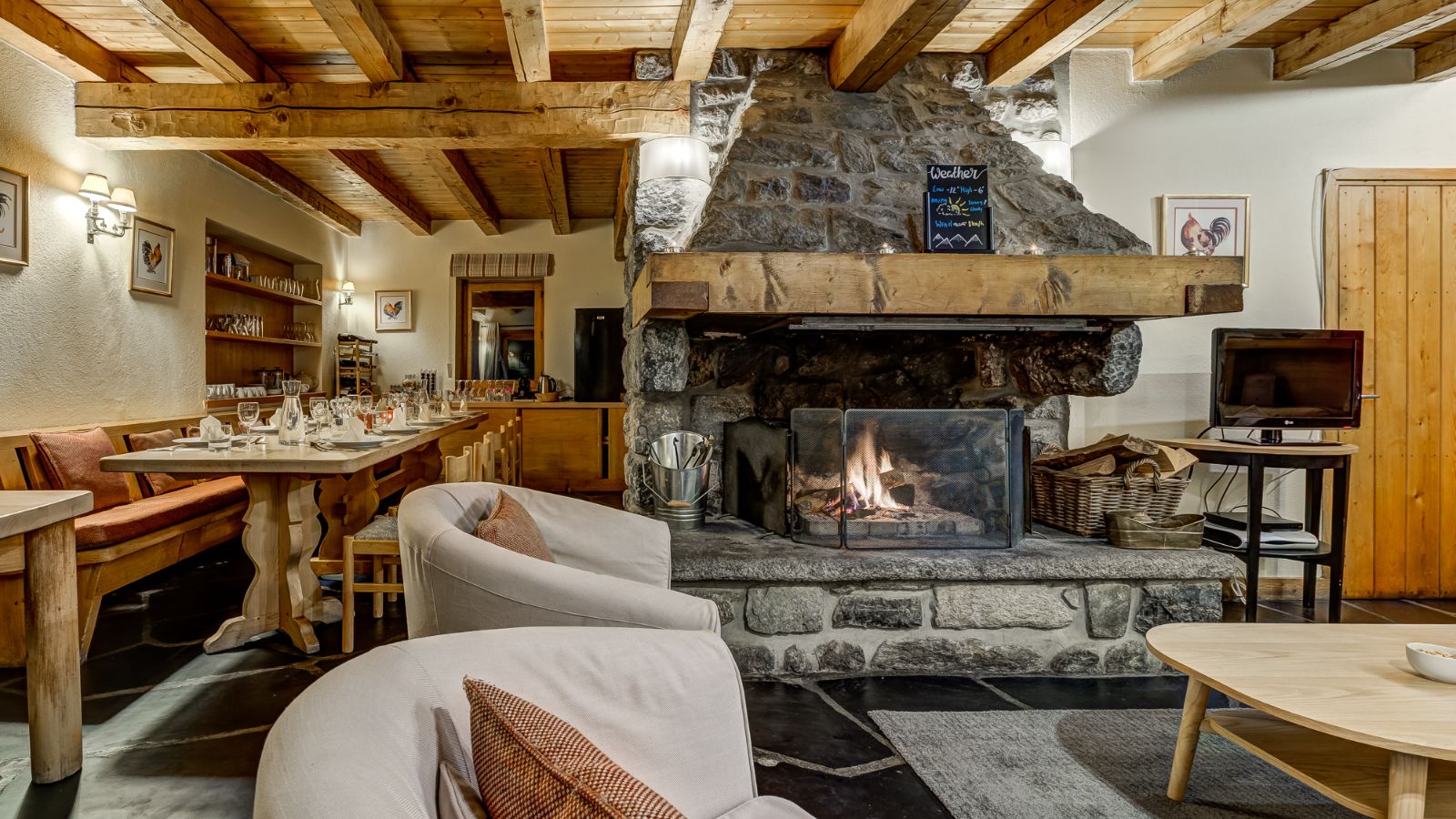 Luxury-ski-chalet-meribel-chalet-cecilia-oxford-ski-fireplace.jpg