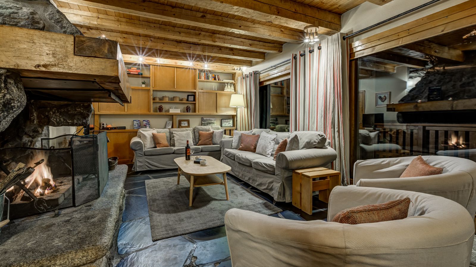 Luxury-ski-chalet-meribel-chalet-cecilia-oxford-ski-lounge.jpg
