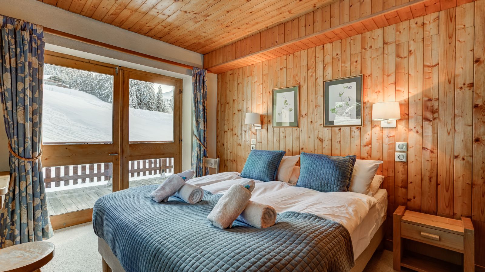 Luxury-ski-chalet-meribel-chalet-cecilia-oxford-ski-bedroom.jpg