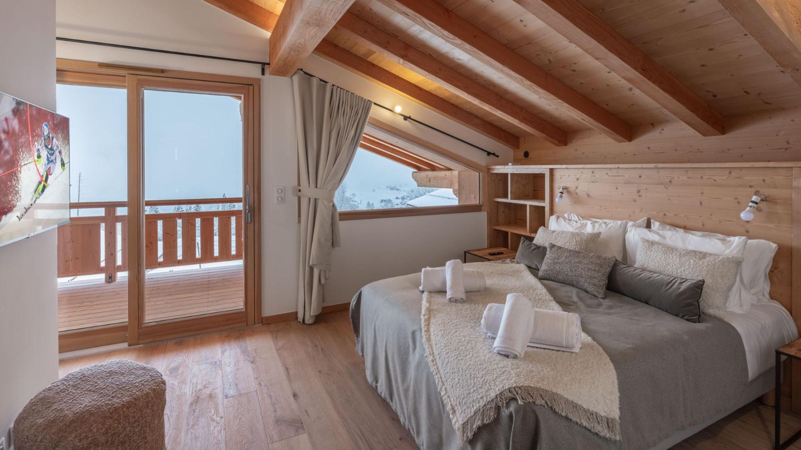 Luxury-Ski-Chalet-Megeve-Combe-Loup-3-Oxford-Ski-Bedroom (4).jpg