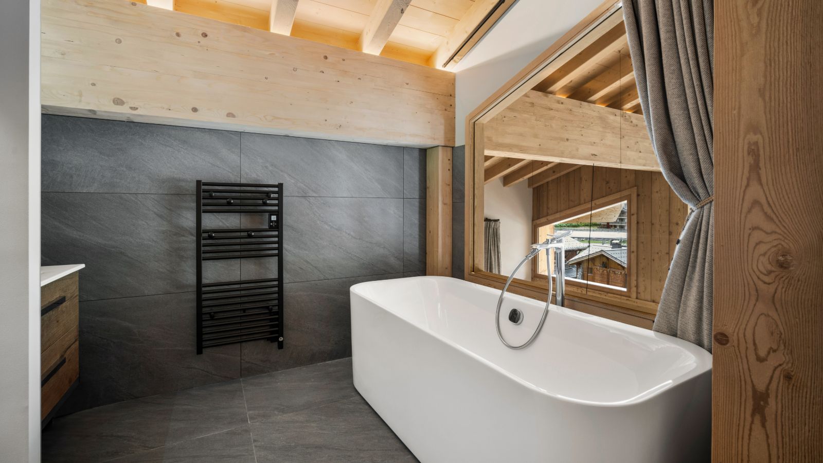 Luxury-Ski-Chalet-Tignes-Chalet-Artyma-Oxford-Ski-Bathroom5.jpg