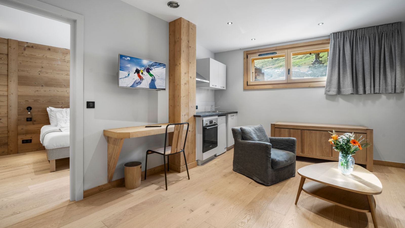 Luxury-Ski-Chalet-Tignes-Chalet-Artyma-Oxford-Ski-Bedroom Suite (6).jpg