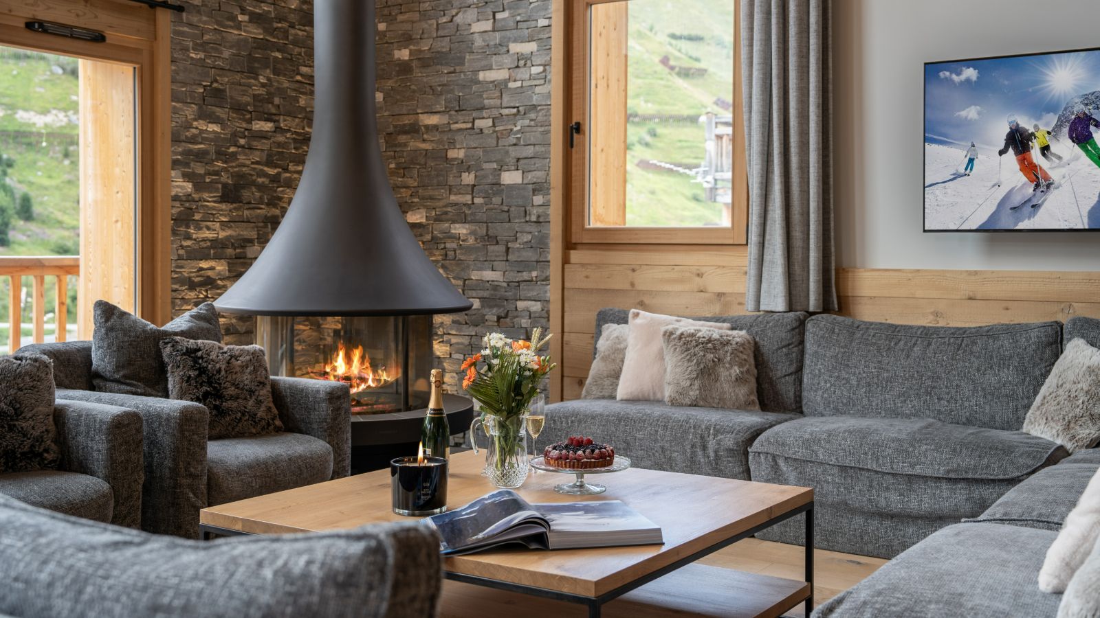 Luxury-Ski-Chalet-Tignes-Chalet-Artyma-Oxford-Ski-Lounge.jpg