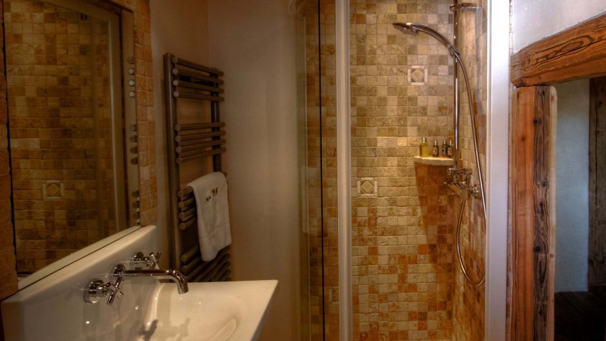 Luxury-Ski-Chalet-Meribel-Le Ruisseau du Raffort-Oxford-Ski-Bathroom 3.jpg