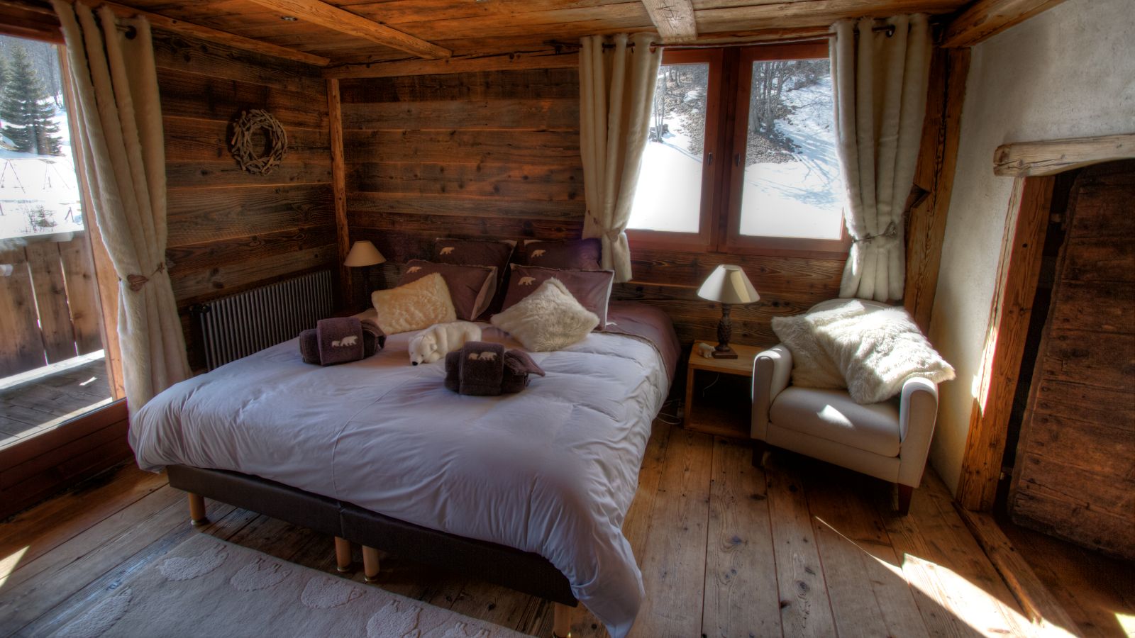 Luxury-Ski-Chalet-Meribel-Le Ruisseau du Raffort-Oxford-Ski-Bedroom 3.jpg