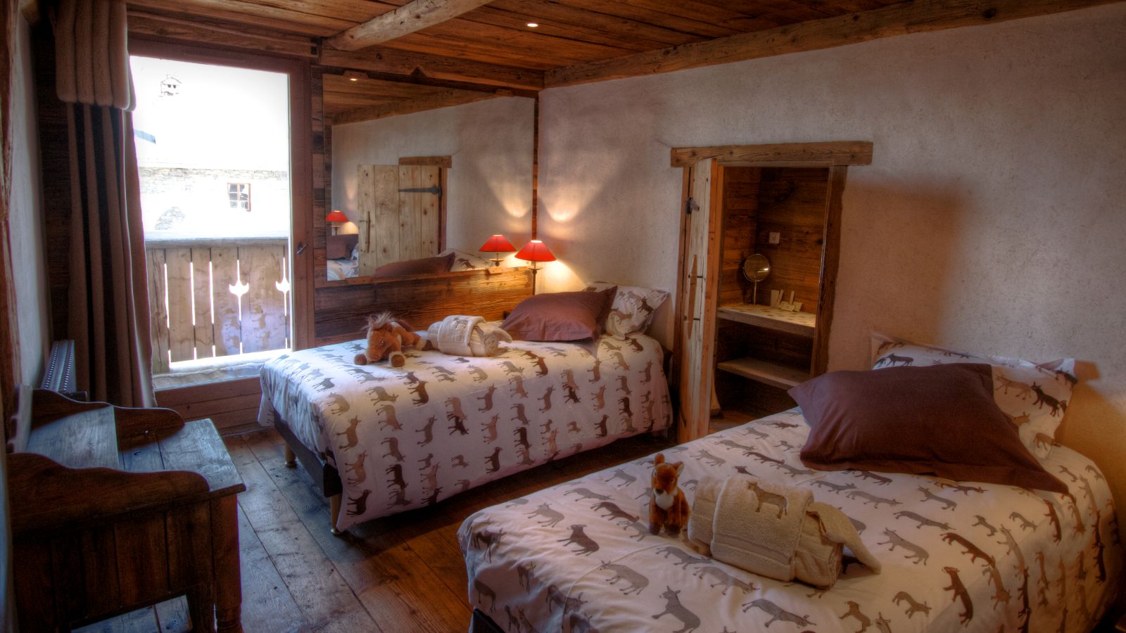 Luxury-Ski-Chalet-Meribel-Le Ruisseau du Raffort-Oxford-Ski-Bedroom 4.jpg